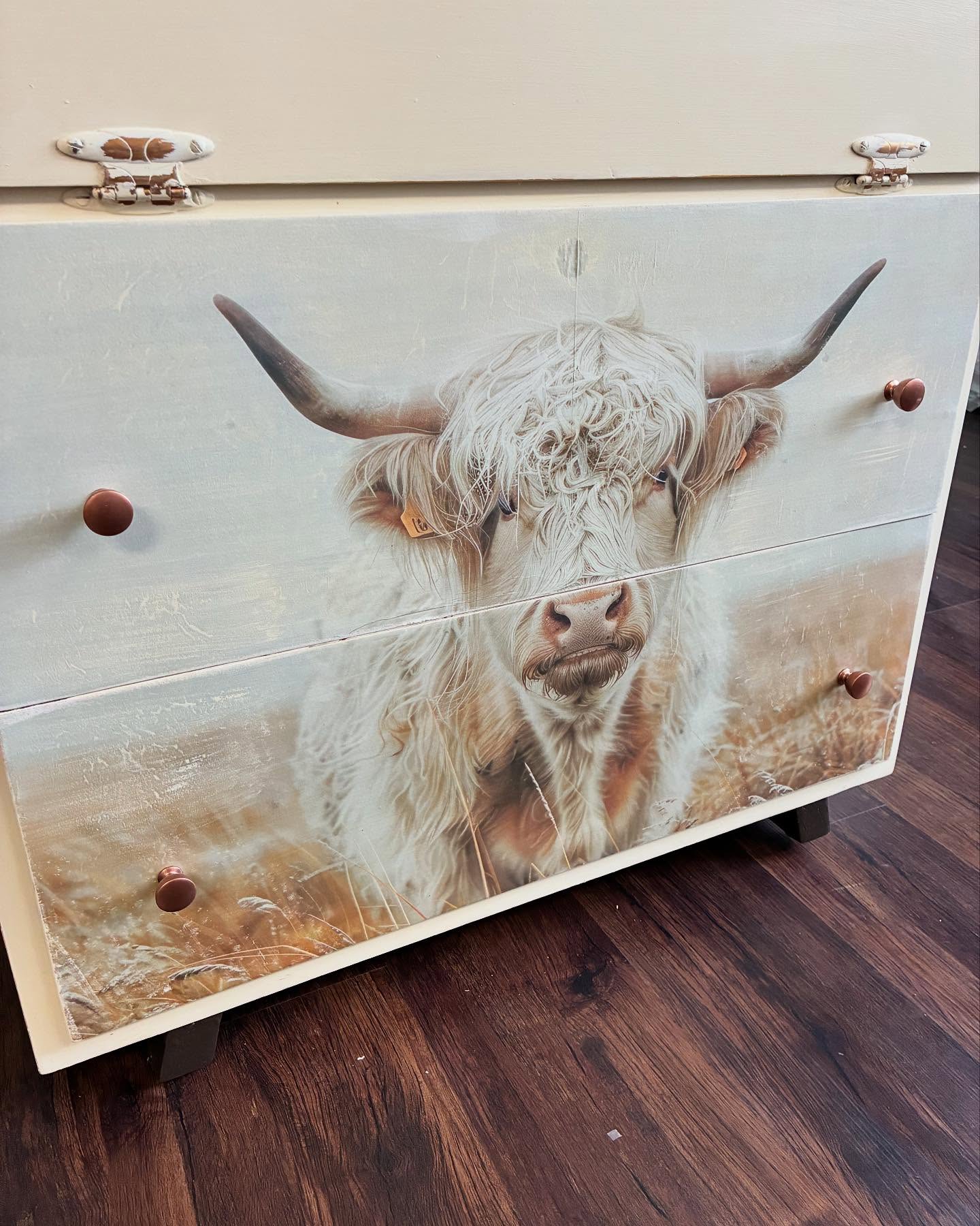 Helga | 18 lb Decoupage Tissue Paper | 21x29 in